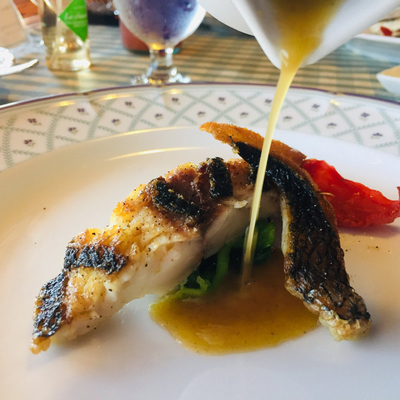 平目のポワレw/ヒューメ・ド・ポワソンのソース(ラ・ショミエル )