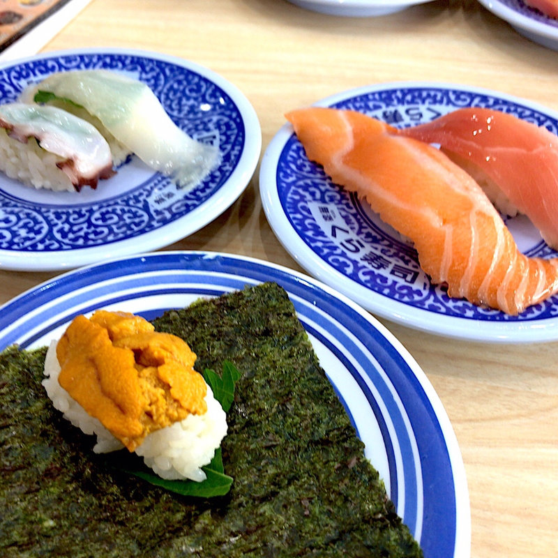 極み熟成中とろ、特大生サーモン、たっぷりうに手巻き、大葉真いか、大葉生たこ(無添くら寿司 あすと長町店 )