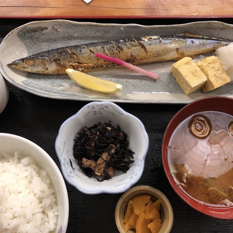 さんま塩焼（週替わり魚定食）(八丁堀 朋（ハッチョウボリ トモ）)