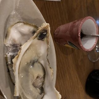 東名浜　殻付き生牡蠣(Vin et cuisine ヒヒヒ)