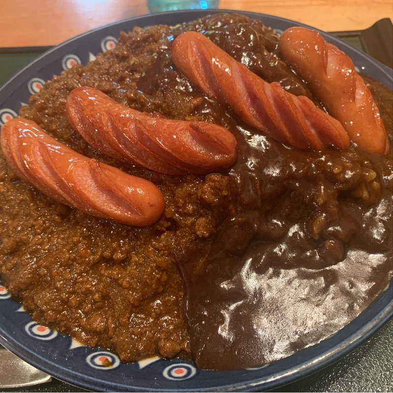 ハーフアンドハーフのウインナーカレー大盛(くいしん坊 )