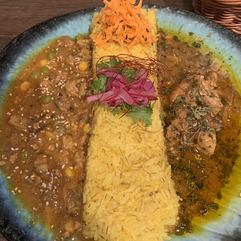 二種盛り(スパイシーカリーハウス半月)