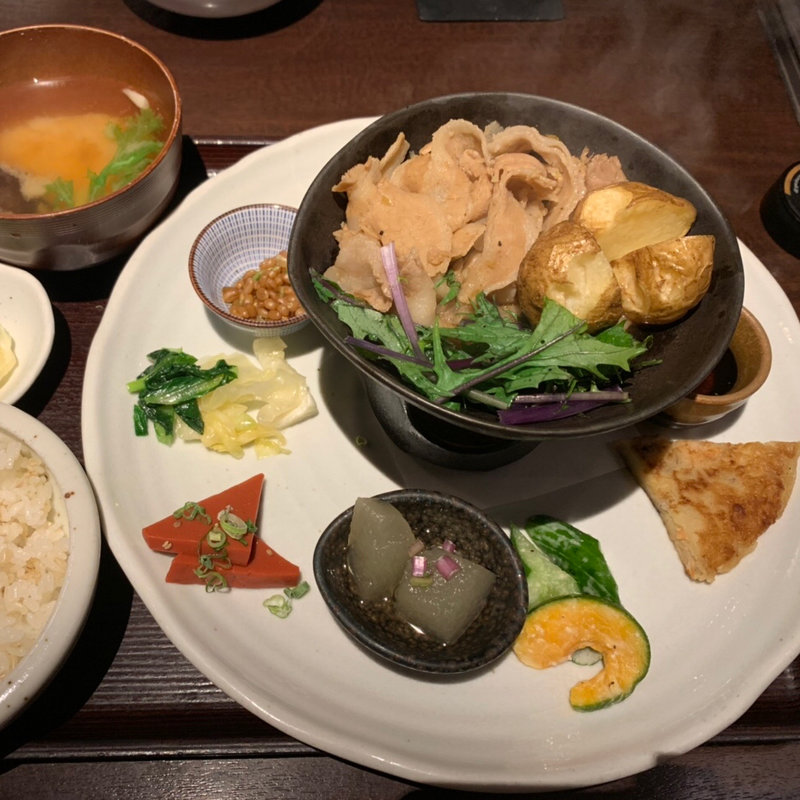 10種類のおばんざい御膳(花様 ka－you NU茶屋町 近江自家栽培ファーム直営店)