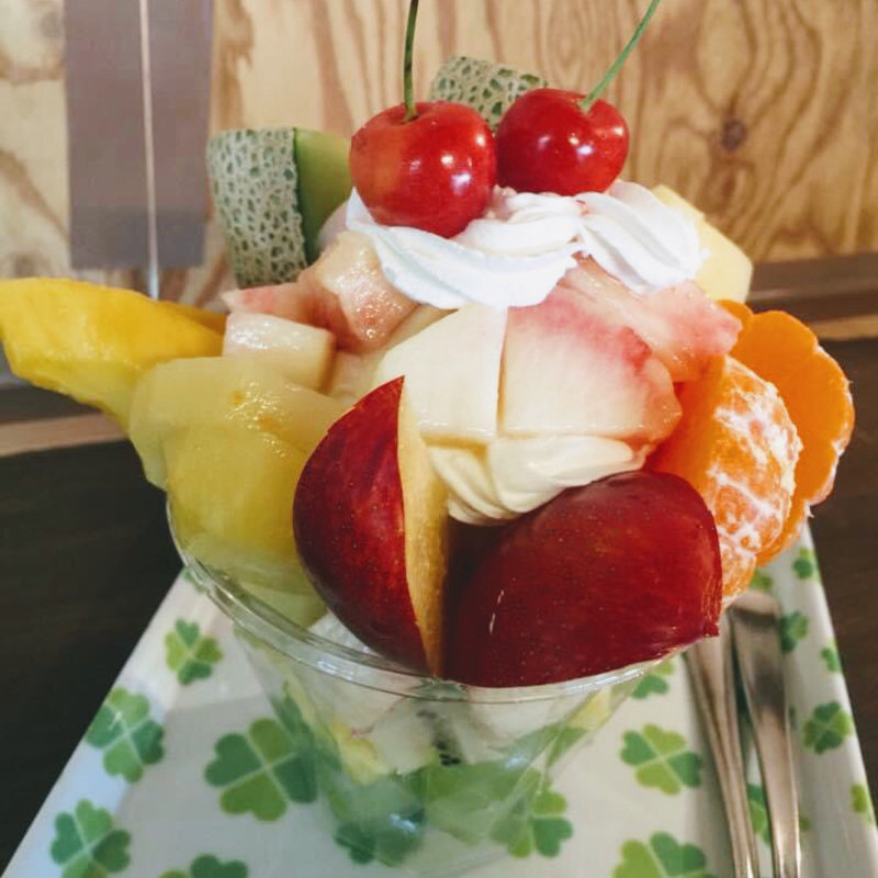 たっぷり フルーツ パフェ(雪みるく )