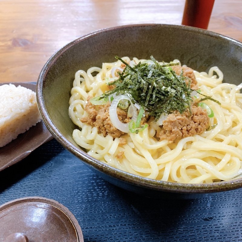 鶏そぼろ釜玉うどん(自家製麺うどん 月うさぎ)