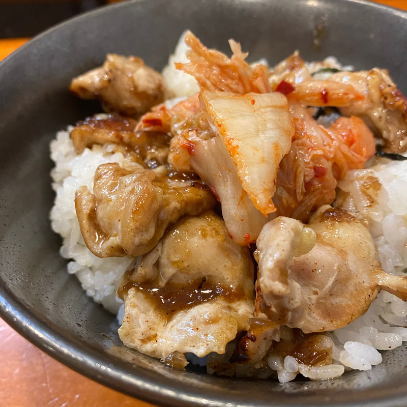 若鶏ハラミ丼(ラーメン哲史)