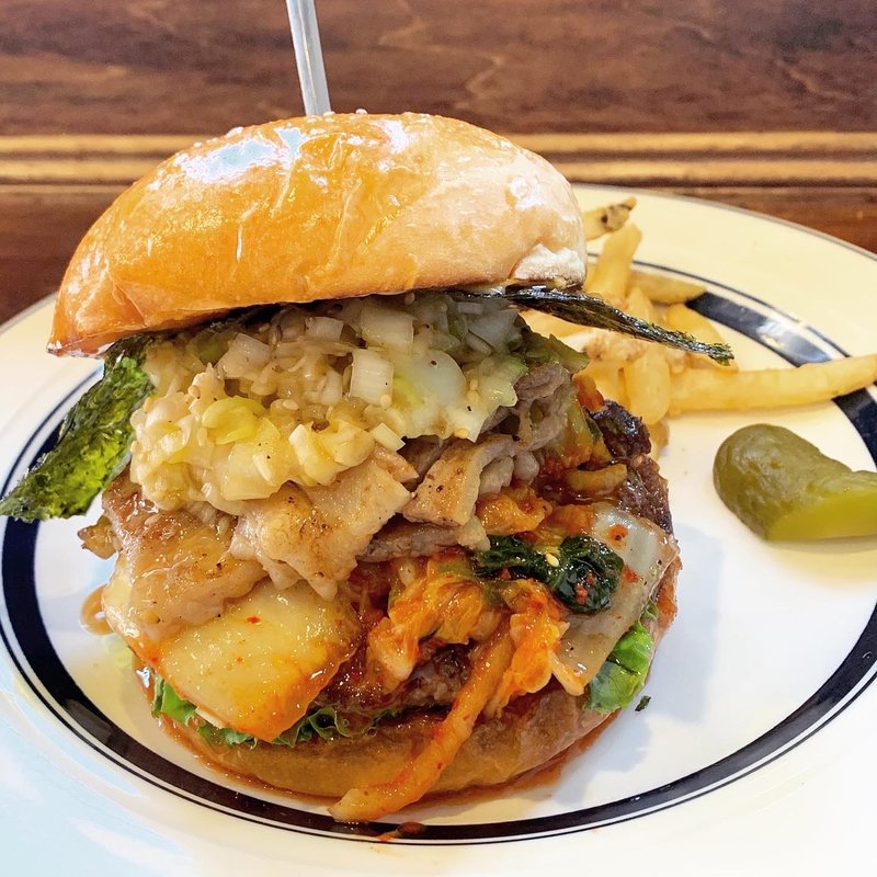 限定　牛カルビ焼肉バーガー　ネギ塩ニンニクだれ(アンバープレイス)