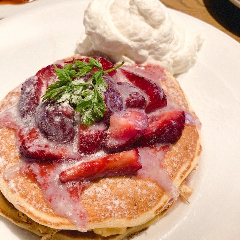 ストロベリーミルク(MELANGE De SHUHARI Bistrot&Cafe （メランジュドゥシュハリビストロアンドカフェ）)