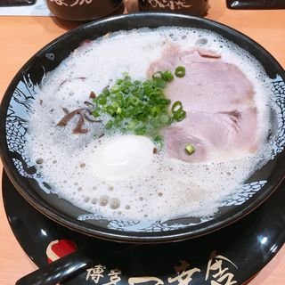 味玉ラーメン(博多一幸舎 福岡空港国内ターミナル店)