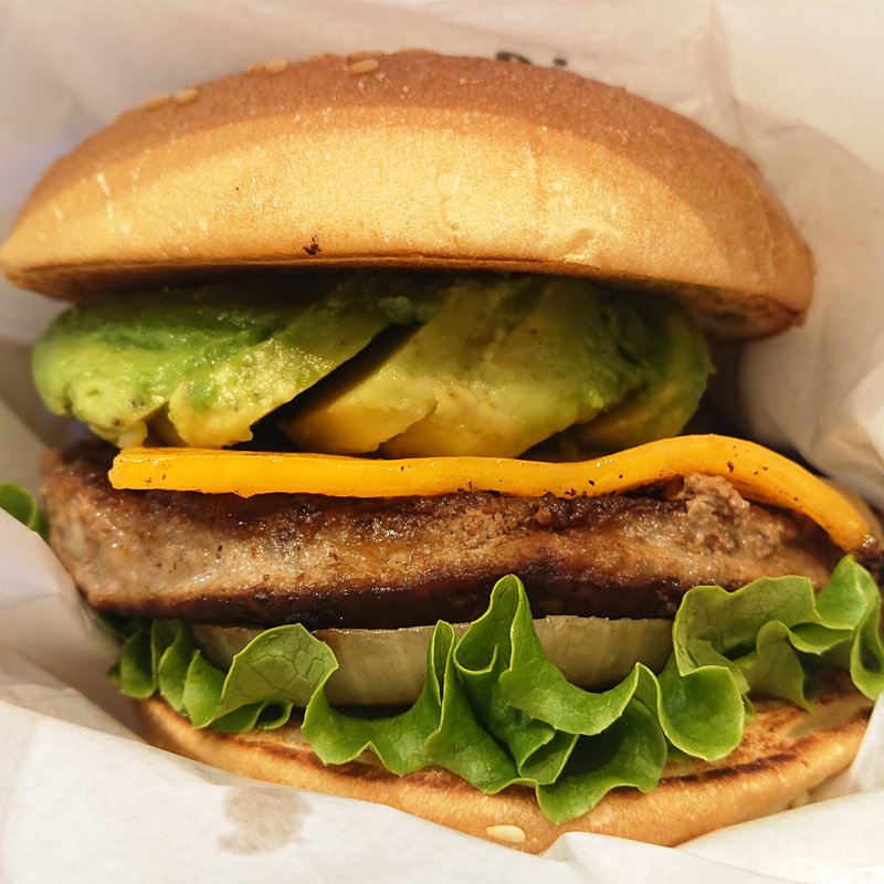 クラシックアボカドチーズバーガー(フレッシュネスバーガー新川崎スクエア)