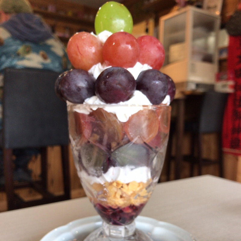 季節のパフェ(ブドウ)(310 IWANUMA-BASE)