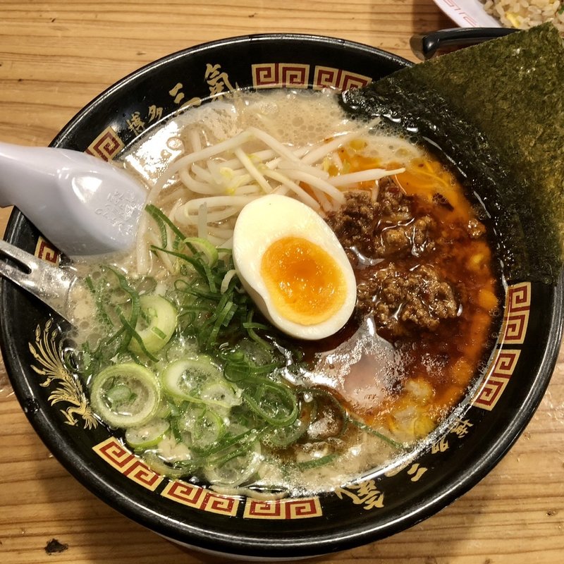三気ラーメン(豚骨ラーメン博多三氣 松島原田店)