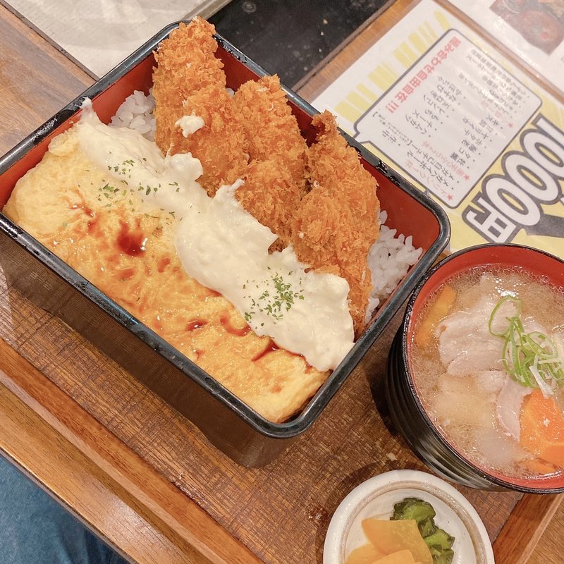 牡蠣フライとだし巻き卵の重定食(牡蠣 タコ居酒屋 明石)