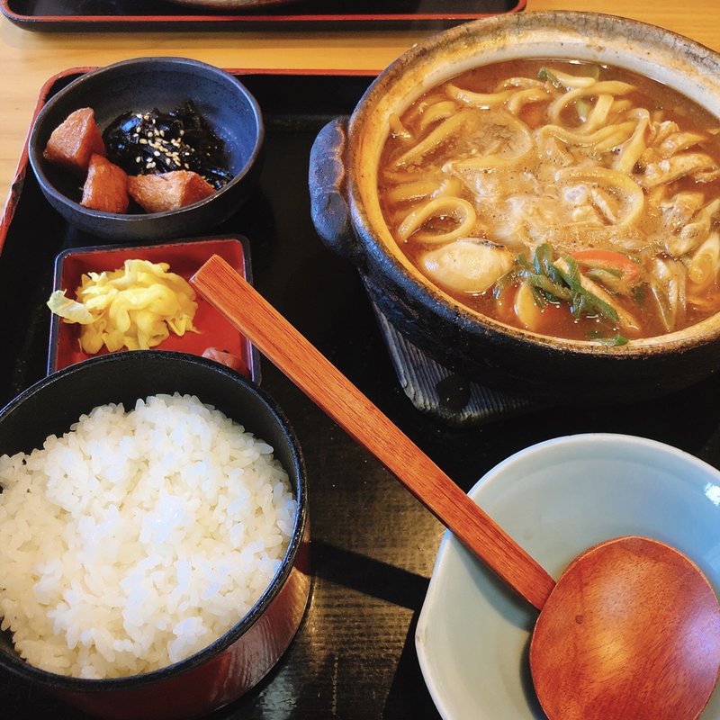 牡蠣の味噌煮込みうどん(田毎)