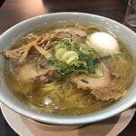 ラーメン塩玉子入り(喜多方ラーメンとし食堂)