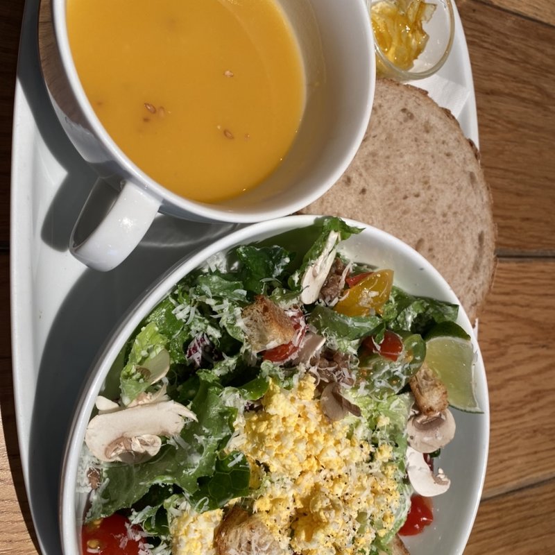 ケールとマッシュルームのシーザー(Mr.FARMER 新宿ミロード店)