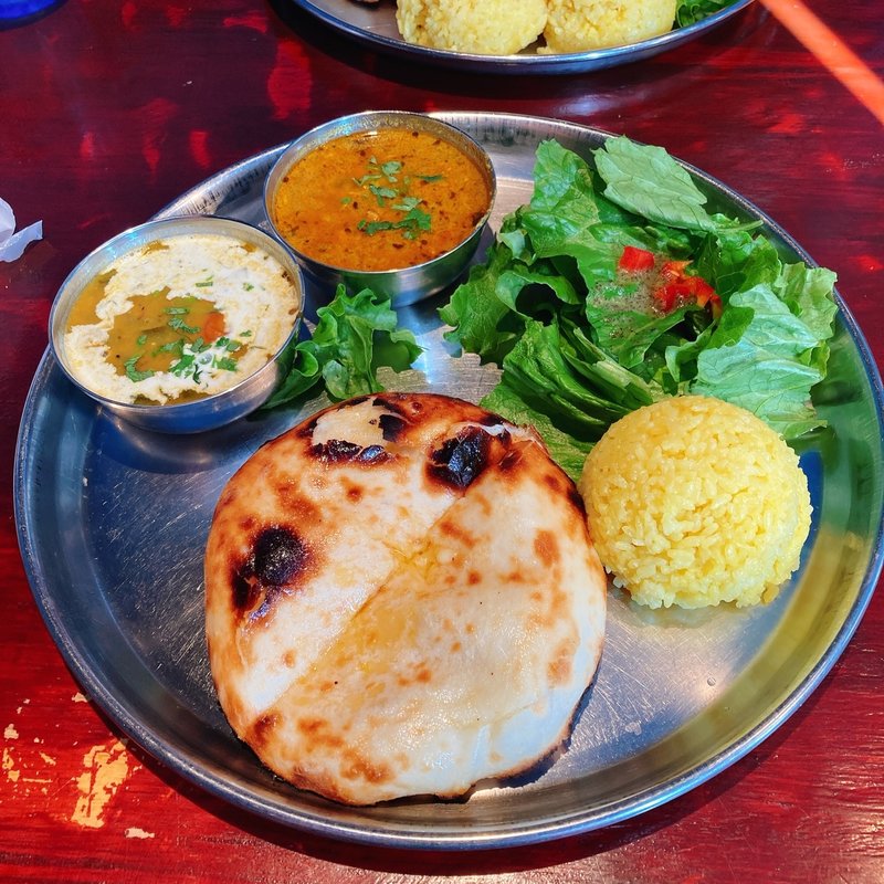 ホリディランチ+カレー3種(カマルプール )