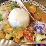 かれー2種プレート（キャベツとカブのクートゥ、チキンカレー ）(Indian canteen ami)