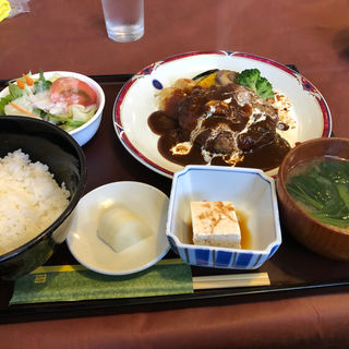 ハンバーグ定食他(レストラン　ぱぴえ )