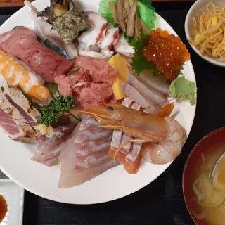 海鮮丼(メガ盛り)(さいとう )