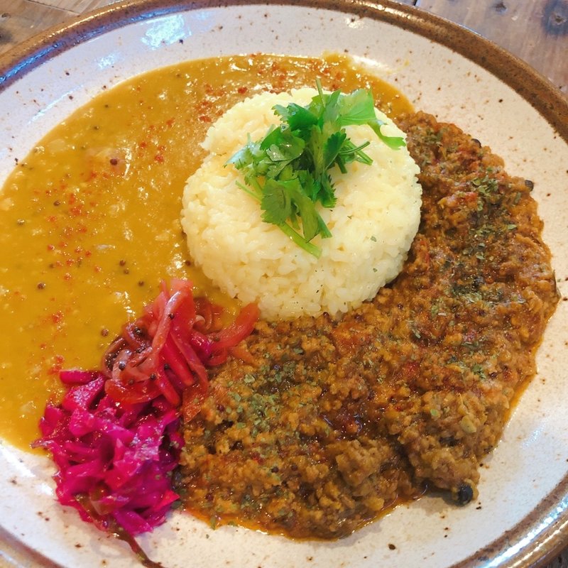 あいがけ2種（キーマ＆ダルカレー）(魔女カレー)