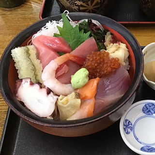 海鮮丼(丸仙会館)
