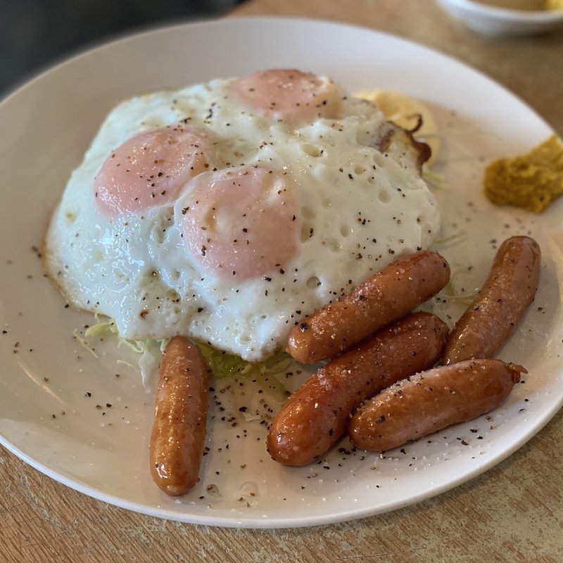 ウインナーエッグ定食(秋山食堂 )