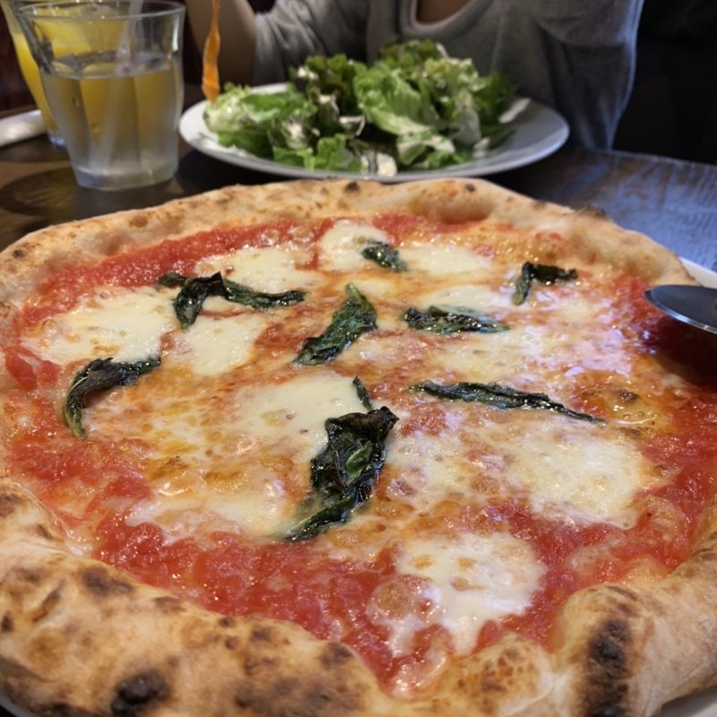 ピッツァ マルゲリータ(ピッツェリア バル ファンタジスタ)