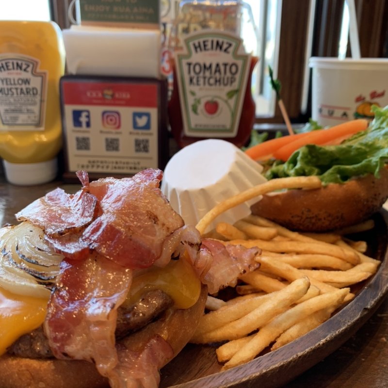 厚切りチェダーベーコンバーガー(KUA`AINA AQUACITYお台場店)