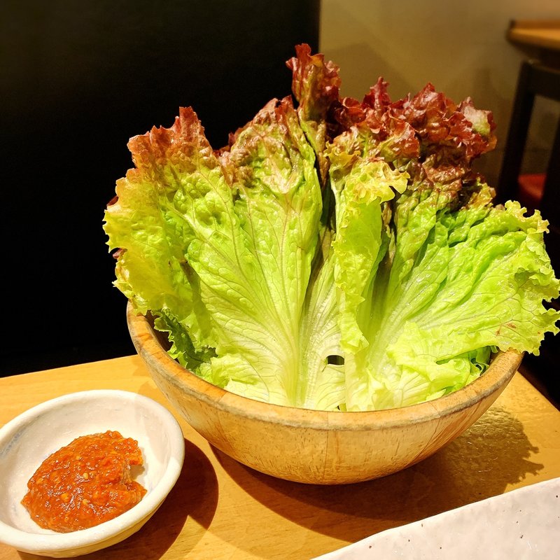 サンチュ(山賊ホルモン)