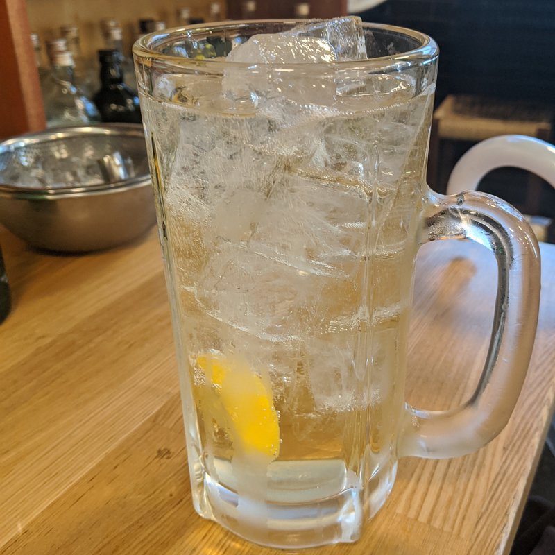 名物チンチロリンハイボール(大衆酒場 BEETLE 野毛)