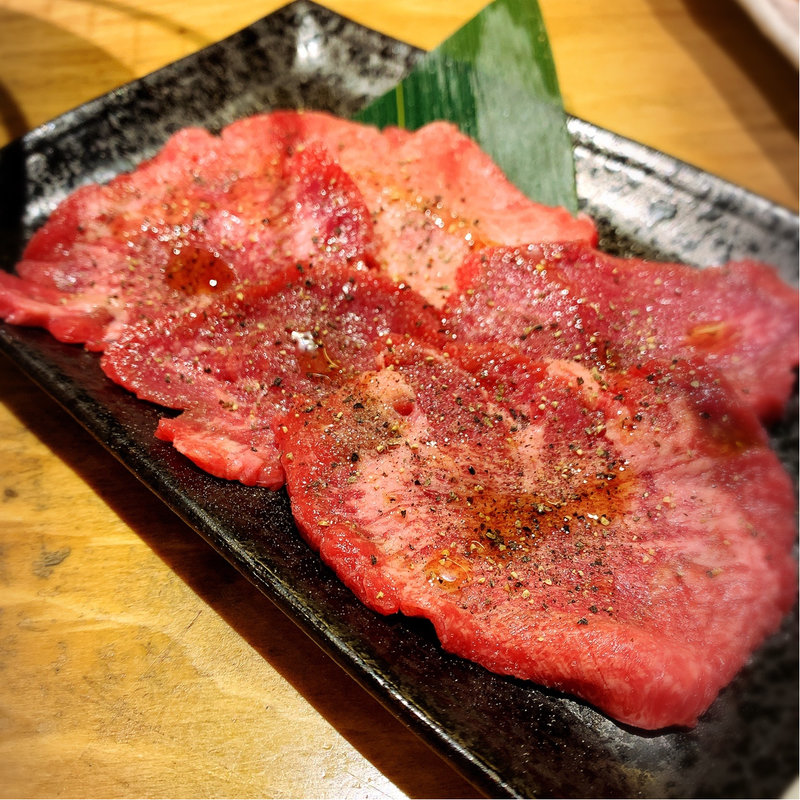 "生"牛タン(山賊ホルモン)