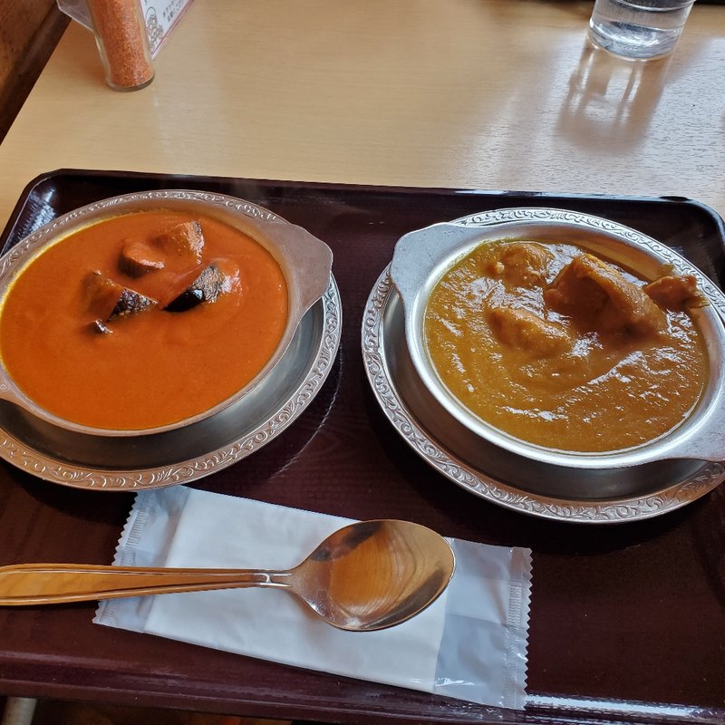 ドーキシミカリー(チキンカリー/ナスとトマトの2種類のカリー) (ONSEN食堂)