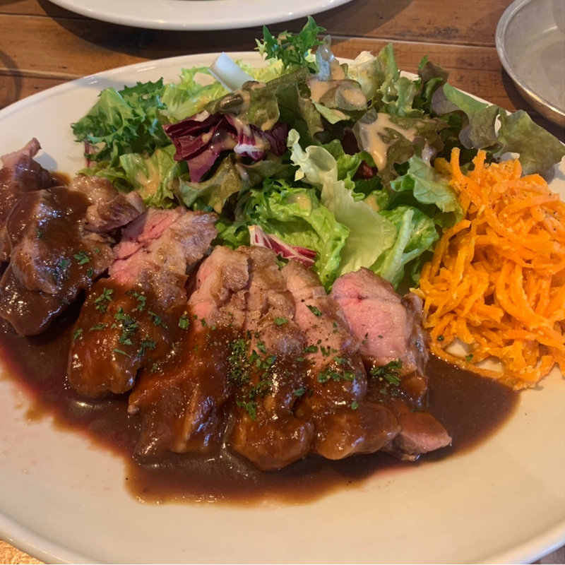 豚肩ロースのロースト(スワンレイクパブエド カフェドテテ代々木上原店)