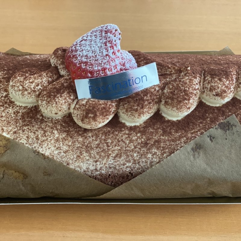 いちごロールショコラ(パティスリー　ファシナシヨン 松井山手駅前店)