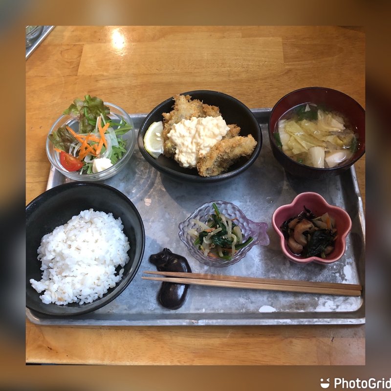 カキフライ定食(アリクイ食堂)