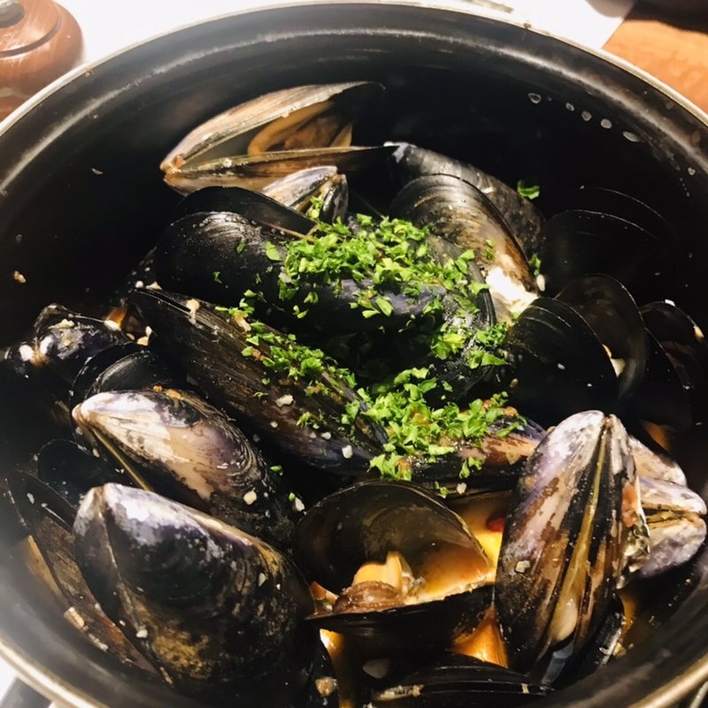 ムール貝(ワインと日本酒のお店 ル ジャングレ)