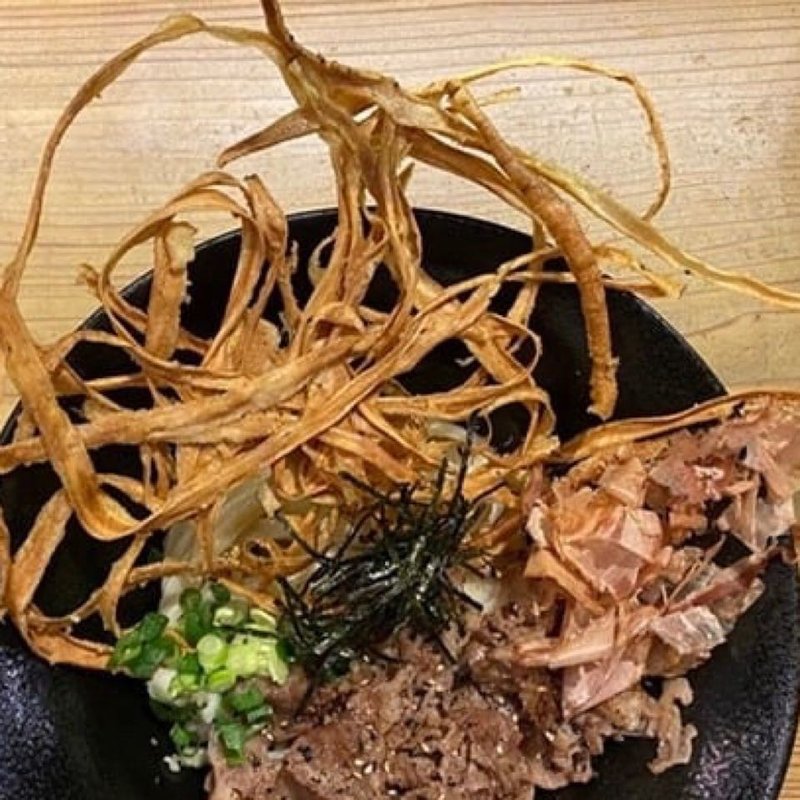 あぶり肉ごぼ天ぶっかけ(掌 （タナゴコロ）)