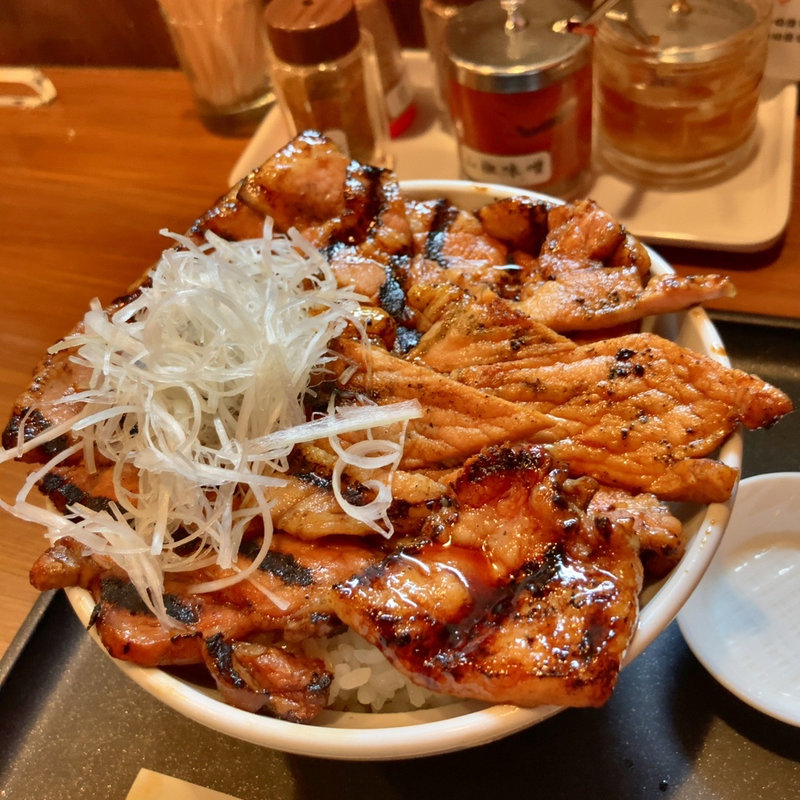 特上国産本ロース豚丼大盛り タレ多め 半分細かくカット(なまらうまいっしょ! 本厚木店)