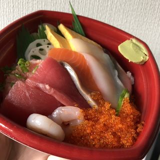 海鮮丼(お持ち帰り海鮮丼専門店「くらや」)