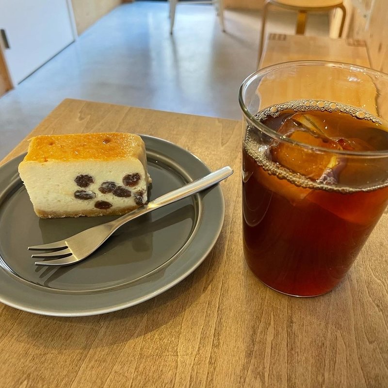ラムレーズンチーズケーキ(AERU COFFEE STOP)