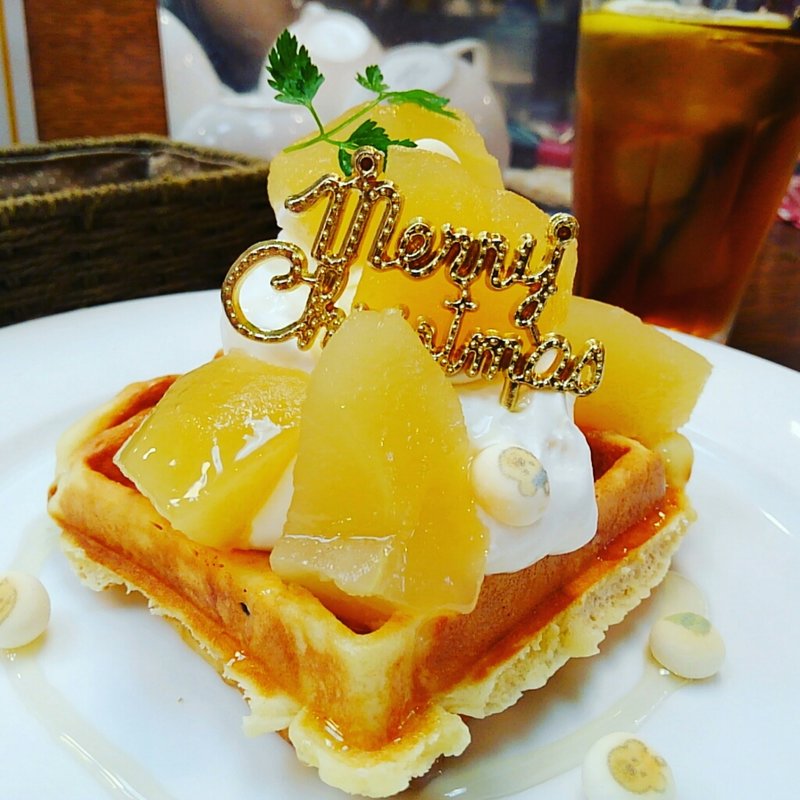 ごろっとリンゴとアカシア蜂蜜のワッフル(カフェ　ベリー （カフェベリー）)