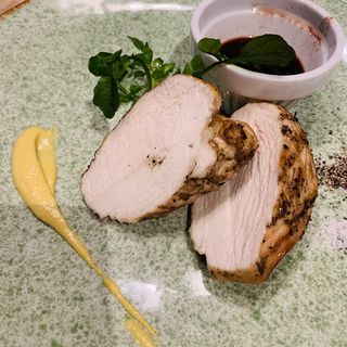 大山鶏胸肉のロースト(リトル　デリリウムカフェ　ハレザトーキョー)
