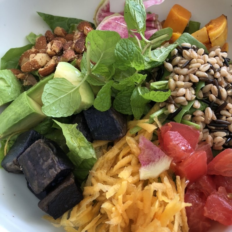 T.Y.ブッダボウルサラダ(T.Y.HARBOR RIVER LOUNGE （ティーワイハーバーリバーラウンジ【旧店名】ウォーターライン）)