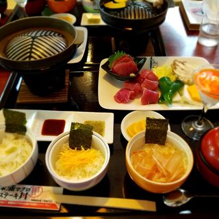 深浦まぐろステーキ丼(サンセットハウス

)