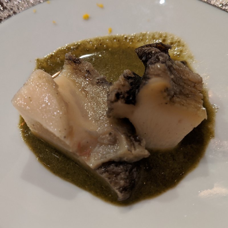 蒸しアワビ(鮨やまけん 新宿東口店)