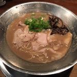 白とんこつ(らーめん 極 総本店)