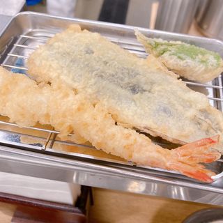 天ぷら（海老　秋刀魚　牡蠣の大葉巻き）(天ぷら定食まきの西神中央プレンティ)