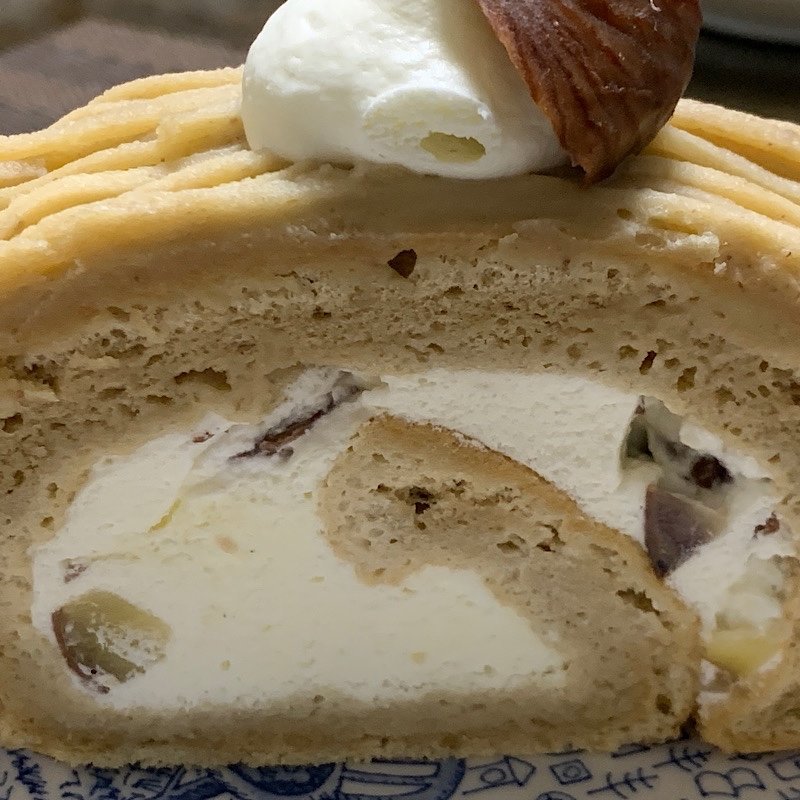 和栗と珈琲のモンブランロール(季節限定)(iloilo～cake・cafe・lesson～﻿)