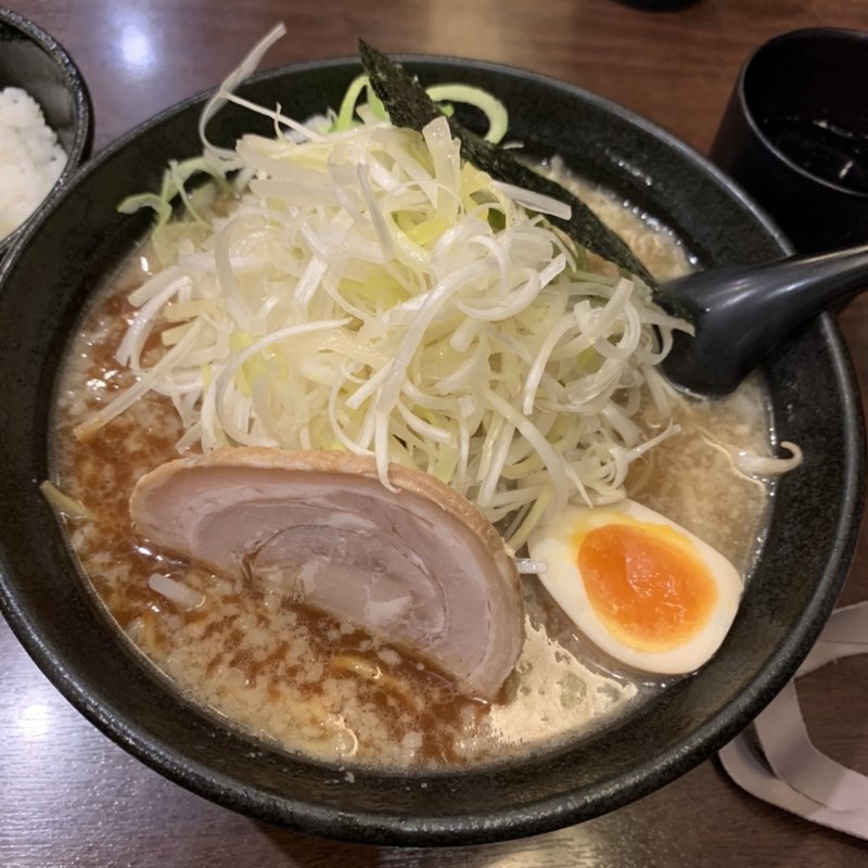 豚骨醤油ラーメン(麺やハル)